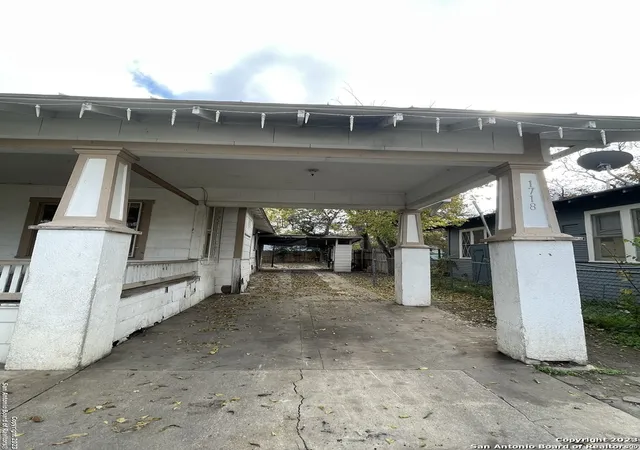 Photo 3 of Single family home for sale at 1718 E Crockett St, San Antonio, TX 78202 | MLS# 1960687 | Listing updated on 2026-05-04