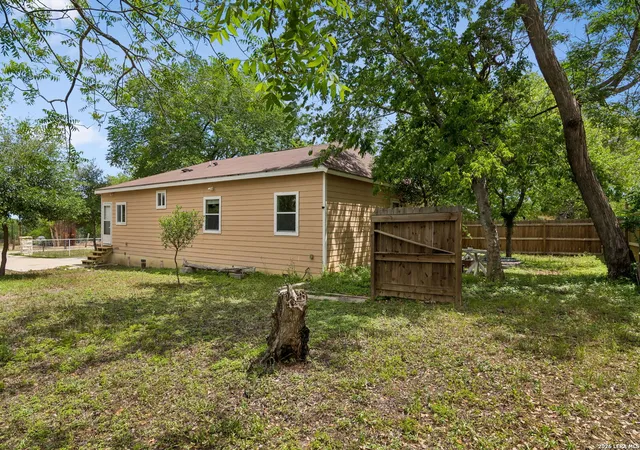 20th image of 810 Lamar, Luling, TX 78648 | MLS# 1960714
