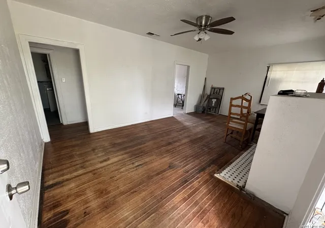 2nd image of 560 W Lynwood, San Antonio, TX 78212 | MLS# 1960717