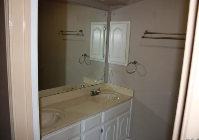 Listing Photo 2 - Condo for sale in building located at 421 Watts, Canyon Lake, TX 78133 - Unit #UNIT B4