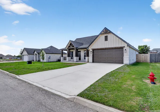 Photo 4 of Single family home for sale at 721 N Dickson, Poth, TX 78147 | MLS# 1960759 | Listing updated on 2026-07-10