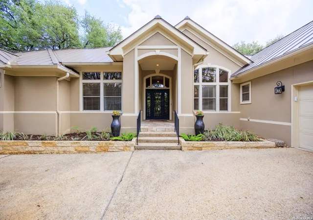 Photo 3 of Sale Pending at 2102 Elm Vista, San Antonio, TX 78230 | MLS# 1960775 | Listing updated on 2026-05-11