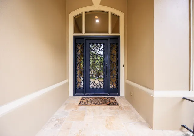 Photo 4 of Sale Pending at 2102 Elm Vista, San Antonio, TX 78230 | MLS# 1960775 | Listing updated on 2026-05-11