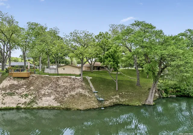 2nd image of 900 Boenig St, Seguin, TX 78155 | MLS# 1960795