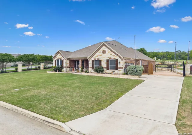Photo 4 of Single family home for sale at 123 Cattle Dr, Castroville, TX 78009 | MLS# 1960817 | Listing updated on 2026-05-04
