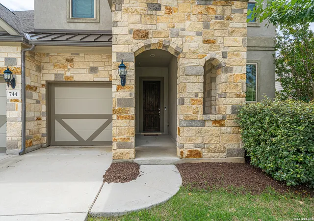 Photo 4 of Single family home for sale at 744 Mesa Verde, Schertz, TX 78154 | MLS# 1960832 | Listing updated on 2026-08-12
