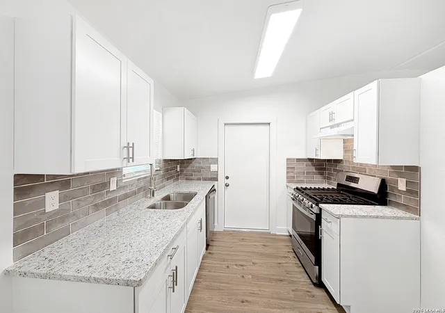 Photo 3 of Sale Pending at 250 Flintstone Ln, Universal City, TX 78148 | MLS# 1960837 | Listing updated on 2026-05-07