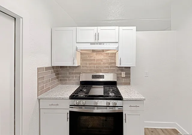 Photo 4 of Sale Pending at 250 Flintstone Ln, Universal City, TX 78148 | MLS# 1960837 | Listing updated on 2026-05-07