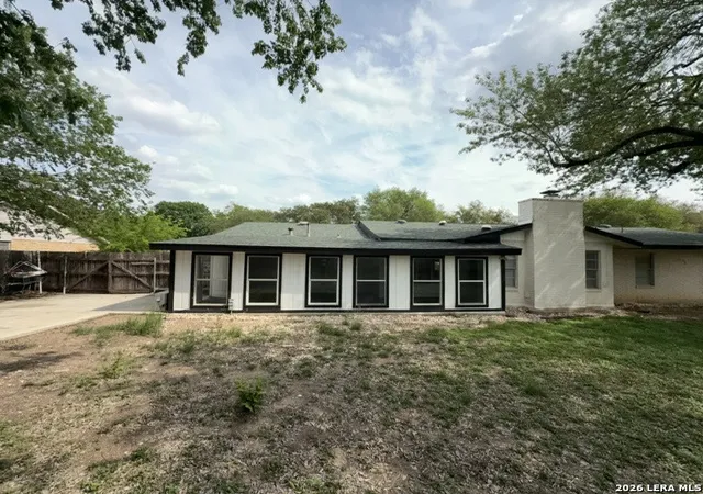 Photo 4 of Single family home for sale at 202 Shalimar Dr, Castle Hills, TX 78213 | MLS# 1960877 | Listing updated on 2026-09-03