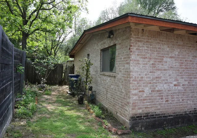 4th image of 2505 Trailside, Austin, TX 78704 | MLS# 1960887
