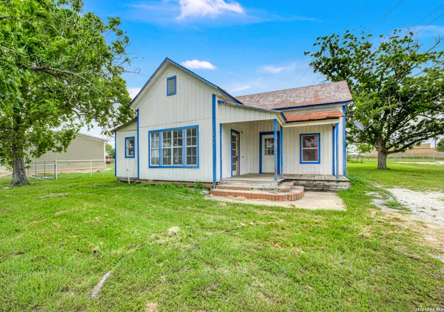 1st image of 517 Center St, Marion, TX 78124 | MLS# 1960926