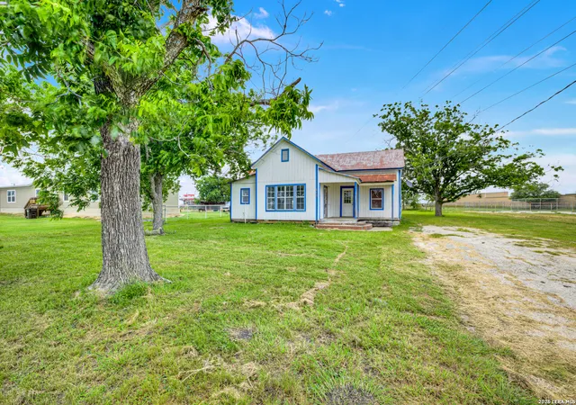 Photo 3 of Single family home for sale at 517 Center St, Marion, TX 78124 | MLS# 1960926 | Listing updated on 2026-08-03