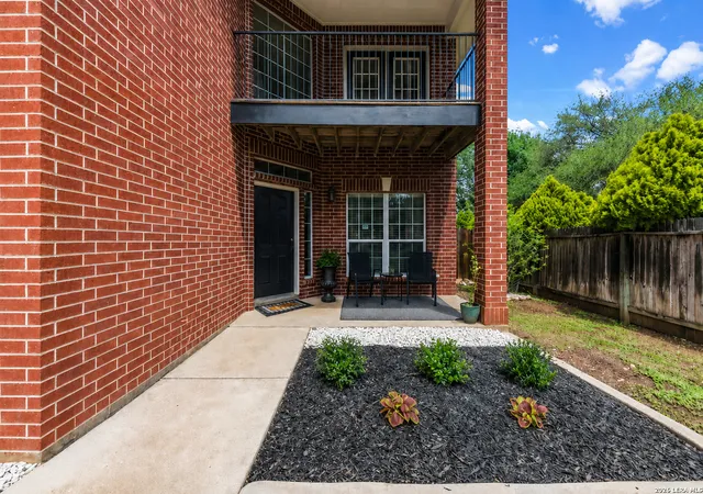 Photo 3 of Single family home for sale at 1788 Oakmont Cir, New Braunfels, TX 78132 | MLS# 1960961 | Listing updated on 2026-09-10