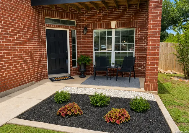 Photo 4 of Single family home for sale at 1788 Oakmont Cir, New Braunfels, TX 78132 | MLS# 1960961 | Listing updated on 2026-09-10