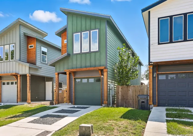 Photo 1 of Single family home for sale at 1958 E Crockett, San Antonio, TX 78202 | MLS# 1961153 | Listing updated on 2026-08-31