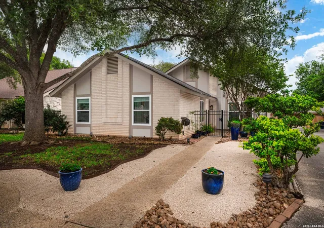 Photo 3 of Sale Pending at 16930 Summer Crk Dr, San Antonio, TX 78248 | MLS# 1961207 | Listing updated on 2026-05-09