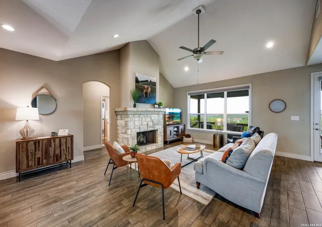 4th image of 1375 Parton Rd, Canyon Lake, TX 78133 | MLS# 1961228