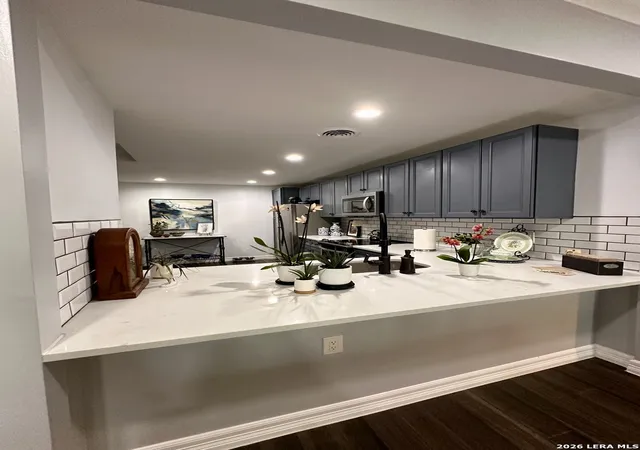 3rd image of 7709 Broadway, San Antonio, TX 78209
