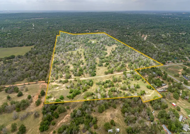 3rd image of 132 Roemer Ln W, Floresville, TX 78114 | MLS# 1961238