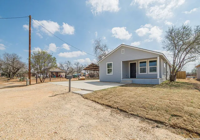 Homes for sale in Jourdanton, TX | 508 Hickory, Jourdanton, TX 78026 | MLS# 1961241