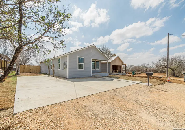 Homes for sale in Jourdanton, TX | 508 Hickory, Jourdanton, TX 78026 | MLS# 1961241