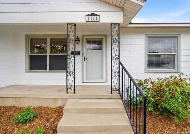 Homes for sale in San Antonio, TX | 1311 W Rosewood Ave, San Antonio, TX 78201 | MLS# 1961283
