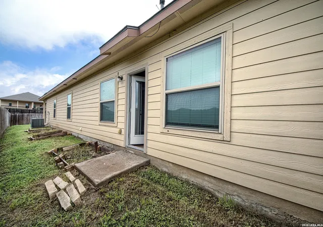 2nd image of 402 Joanne Loop, Buda, TX 78610