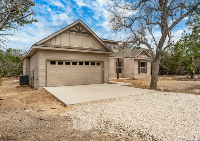 Photo 3 of Single family home for sale at 153 Spotted Horse Trail, Bandera, TX 78003 | MLS# 1961325 | Listing updated on 2026-10-10