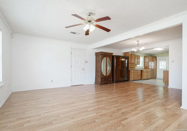 3rd image of 205 Weathercock Ln, Windcrest, TX 78239 | MLS# 1961334