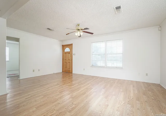 4th image of 205 Weathercock Ln, Windcrest, TX 78239 | MLS# 1961334
