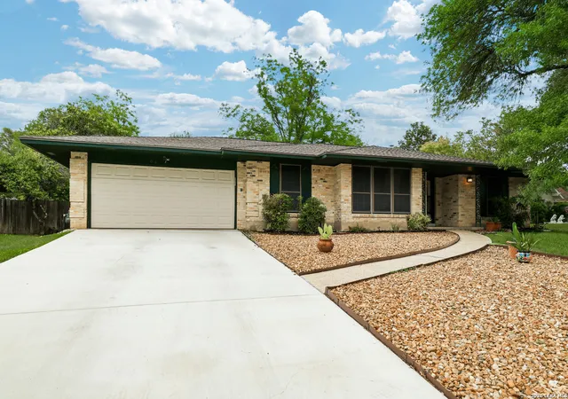 Photo 2 of Sale Pending at 92 Bluet Ln, San Antonio, TX 78213 | MLS# 1961378 | Listing updated on 2026-05-06