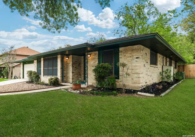 Photo 3 of Sale Pending at 92 Bluet Ln, San Antonio, TX 78213 | MLS# 1961378 | Listing updated on 2026-05-06
