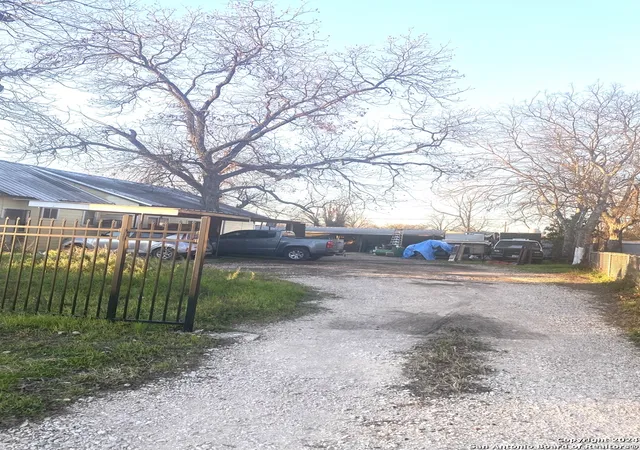 2nd image of 223 Vine St, San Antonio, TX 78210 | MLS# 1961440