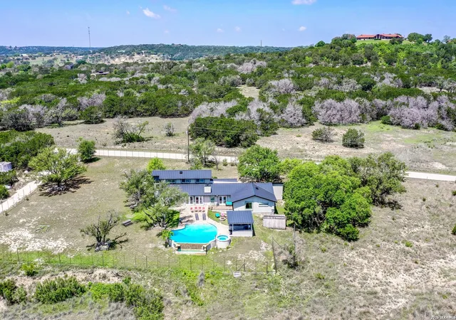 5th image of 193 Doris Dr, Kerrville, TX 78028 | MLS# 1961504