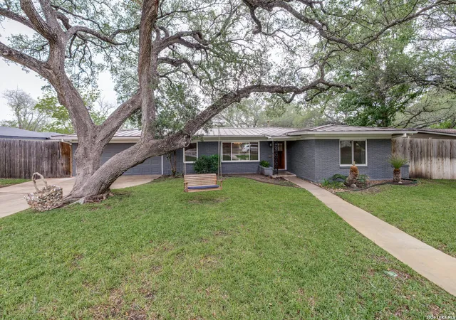 2nd image of 523 Woodcrest Dr, San Antonio, TX 78209 | MLS# 1961545