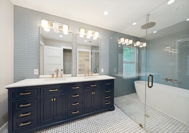 3rd image of 523 Woodcrest Dr, San Antonio, TX 78209 | MLS# 1961545