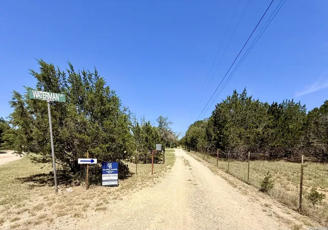 2nd image of 174 Waterman Ln, Pipe Creek, TX 78063 | MLS# 1961561