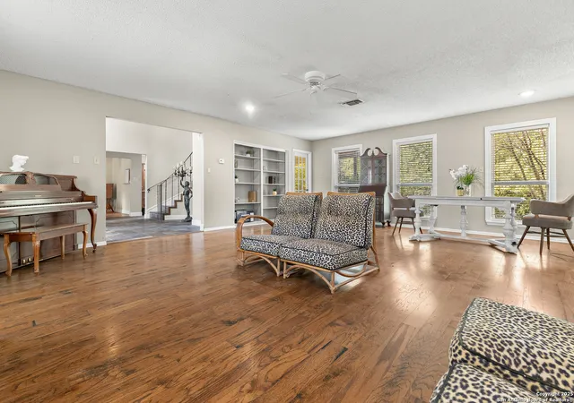 4th image of 13711 Hunters Moss, San Antonio, TX 78230 | MLS# 1961574