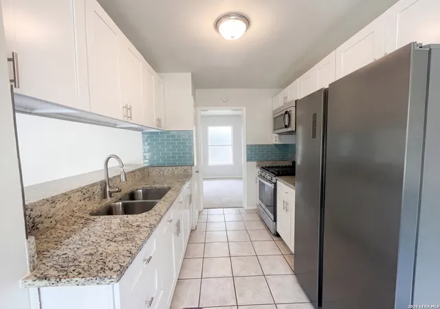 2nd image of 225 La Jolla, Live Oak, TX 78233 | MLS# 1961643
