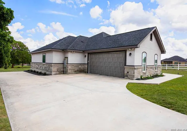 Photo 3 of Sale Pending at 104 N Tranquility, La Vernia, TX 78121 | MLS# 1961712 | Listing updated on 2026-08-28