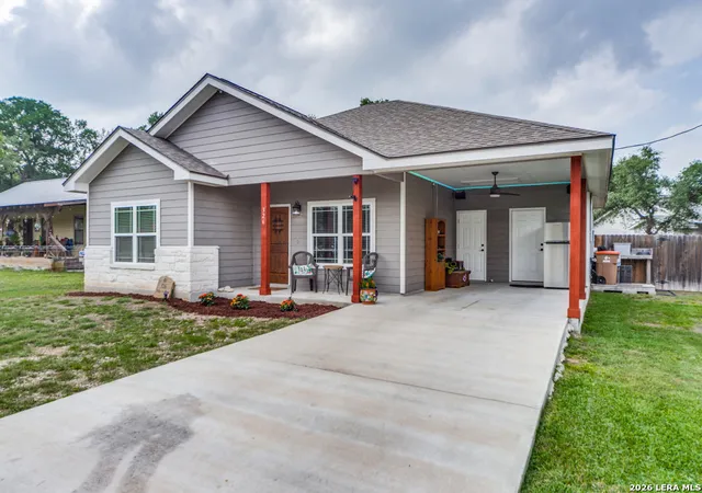 3rd image of 326 Valley Star Dr, Canyon Lake, TX 78133 | MLS# 1961733