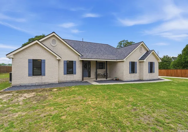 Photo 3 of Sale Pending at 113 Miller Cv, La Vernia, TX 78121 | MLS# 1961800 | Listing updated on 2026-05-13