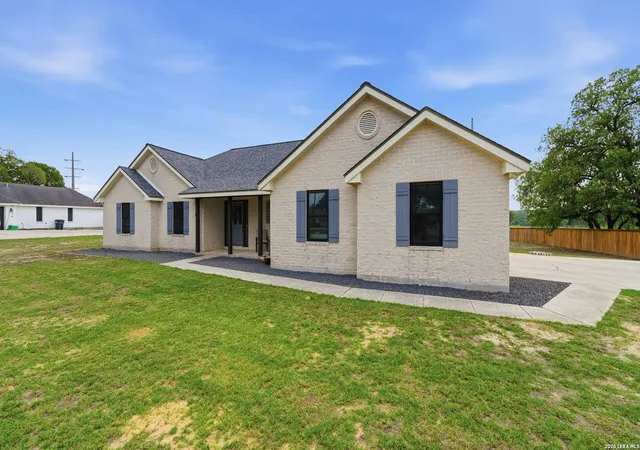 Photo 3 of Sale Pending at 113 Miller Cv, La Vernia, TX 78121 | MLS# 1961800 | Listing updated on 2026-05-13