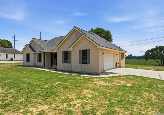 Photo 4 of Sale Pending at 113 Miller Cv, La Vernia, TX 78121 | MLS# 1961800 | Listing updated on 2026-05-13