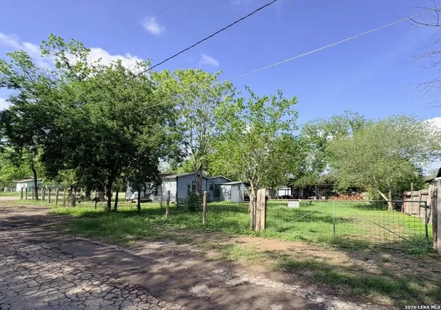 Photo 3 of Single family home for sale at 500 Margarita St, Uvalde, TX 78801 | MLS# 1961835 | Listing updated on 2026-05-09