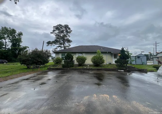 4th image of 104 W Main, Liberty, TX 77575 | MLS# 1961849
