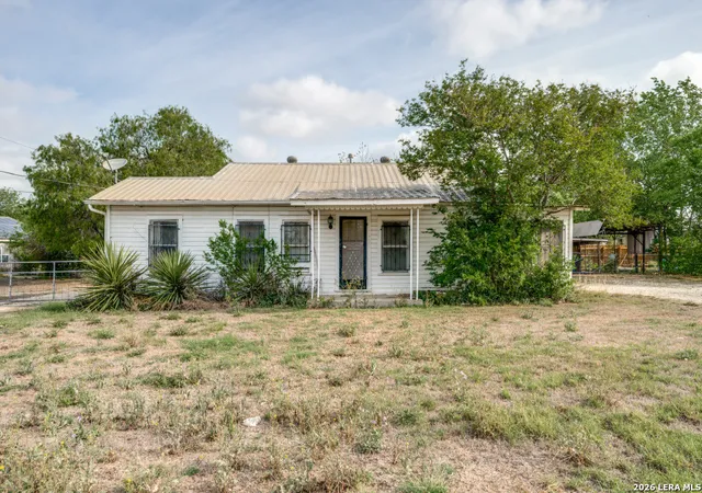 Photo 3 of Sale Pending at 513 Gillette Blvd, San Antonio, TX 78221 | MLS# 1961953 | Listing updated on 2026-05-12