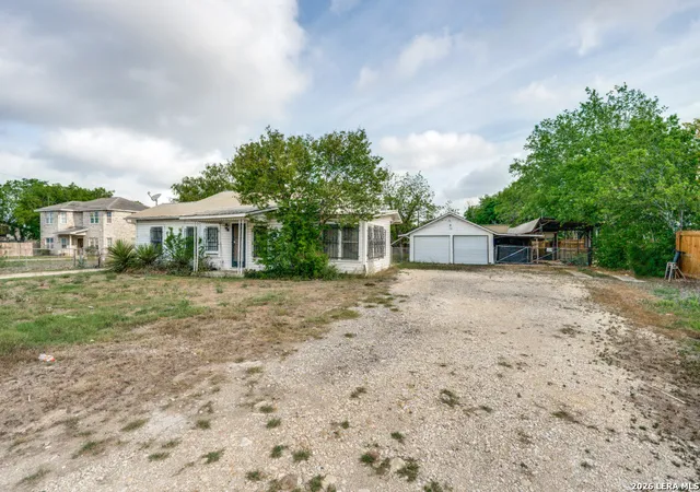 Photo 4 of Sale Pending at 513 Gillette Blvd, San Antonio, TX 78221 | MLS# 1961953 | Listing updated on 2026-05-12