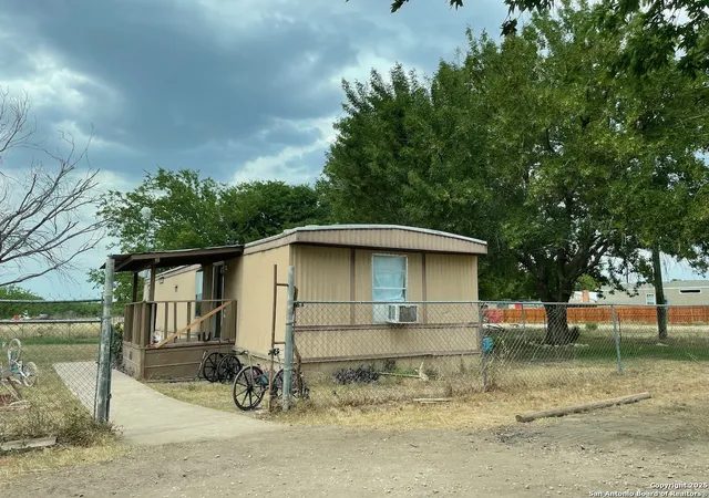 2nd image of 17189 Benton City Rd, Von Ormy, TX 78073 | MLS# 1962030