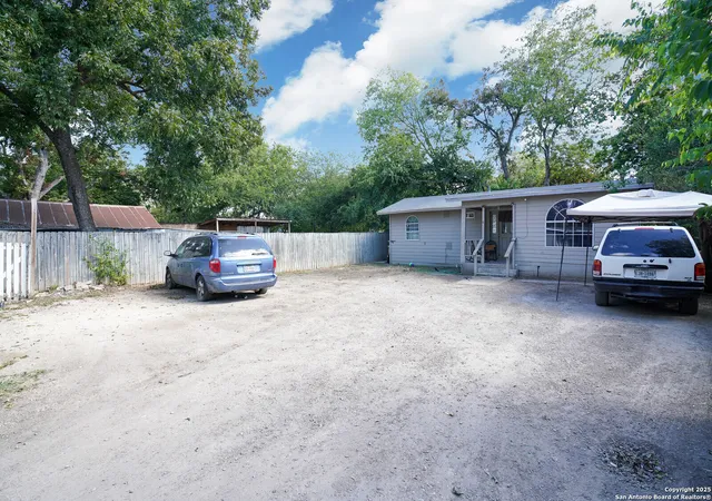 Photo 3 of Multi family home for sale at 148 Gifford St, San Antonio, TX 78211 | MLS# 1962032 | Listing updated on 2026-09-05